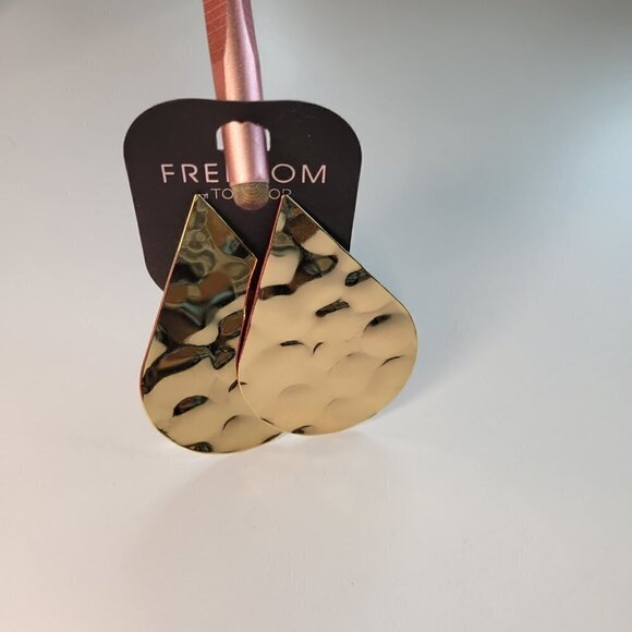 CLEARANCE NWOT Freedom Topshop Large Hammered Gold Tone Pierced Earrings - Picture 2 of 6